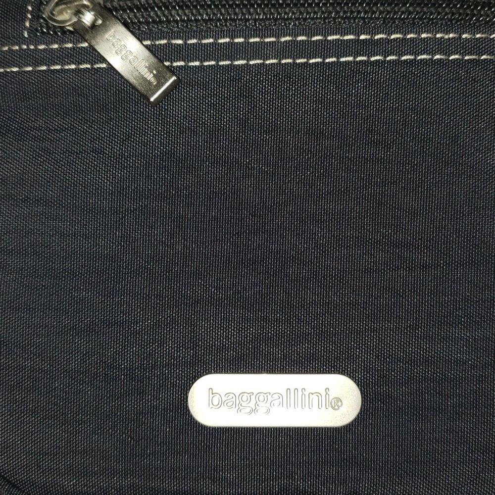 Baggalini Black Nylon Multi Pocket Purse - Picture 2 of 12